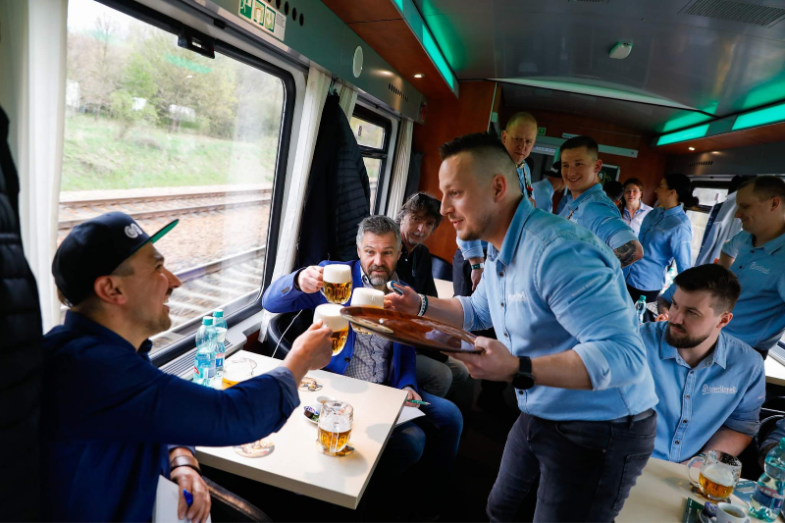 Část soutěže letos proběhla ve vlaku.png Část soutěže letos proběhla ve vlaku