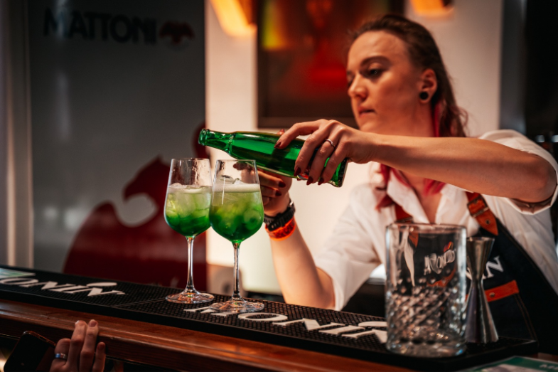 Barmanem roku je Jan Dinstpír, foto CBA/Jan Brettschneider.png Barmanem roku je Jan Dinstpír, foto CBA/Jan Brettschneider