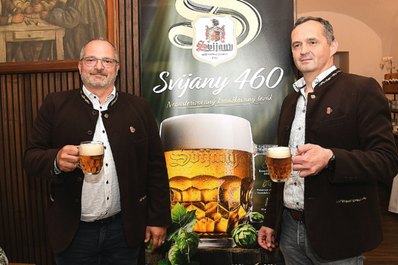 Svijanský sládek Petr Menšík a ředitel Pivovaru Svijany roman Havlík .png Svijanský sládek Petr Menšík a ředitel Pivovaru Svijany roman Havlík