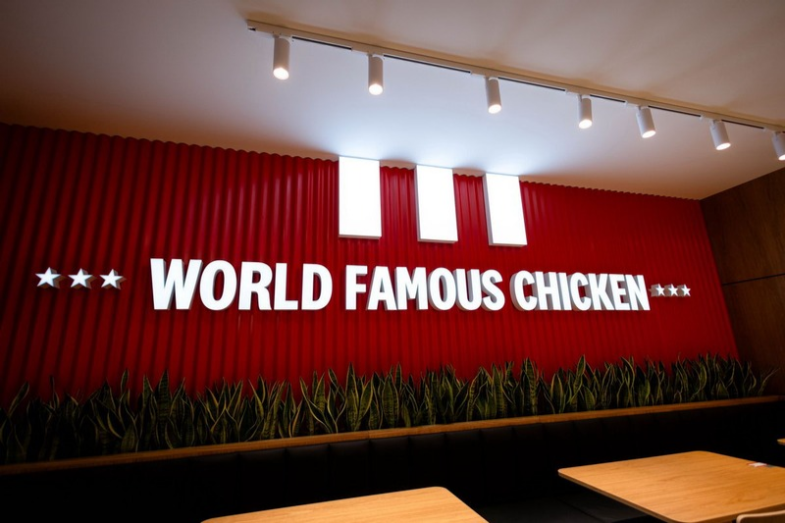 KFC dnes v Praze otevírá svoji "vlajkovou loď".png KFC dnes v Praze otevírá svoji "vlajkovou loď"