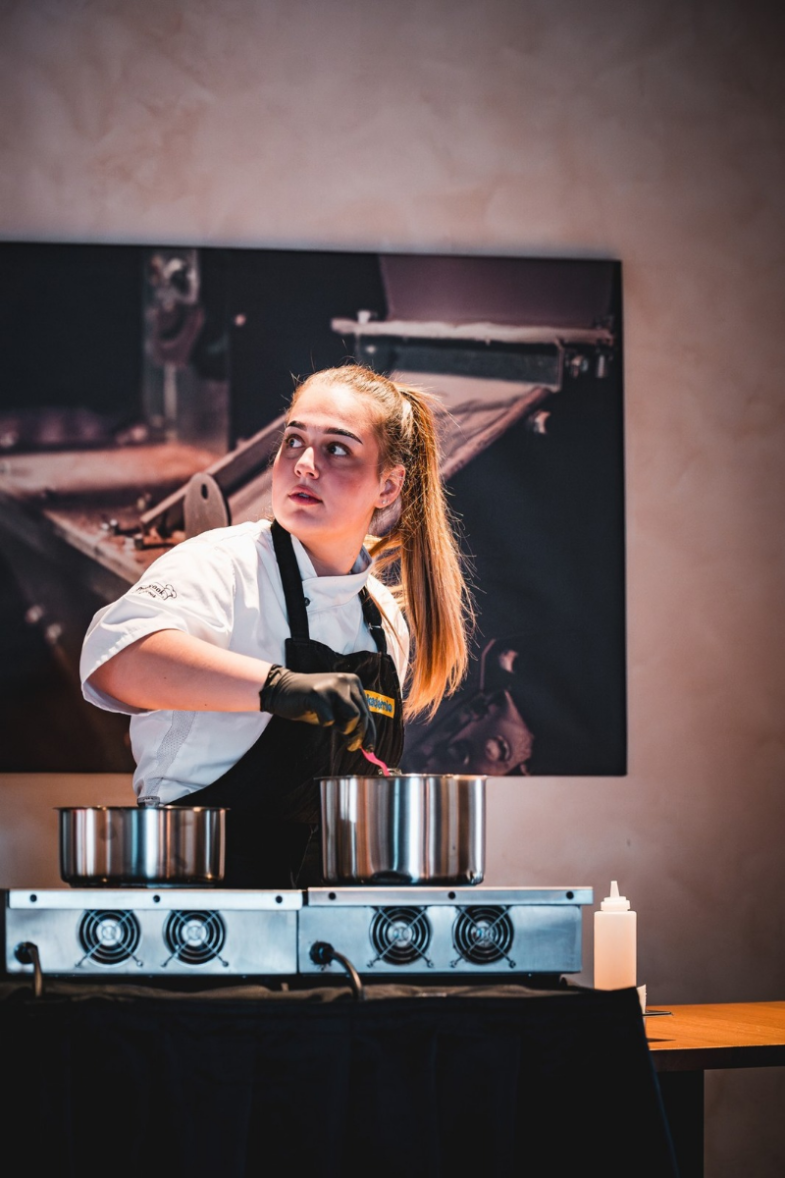 Titul "BernardChef" putuje do Karviné.png Titul "BernardChef" putuje do Karviné