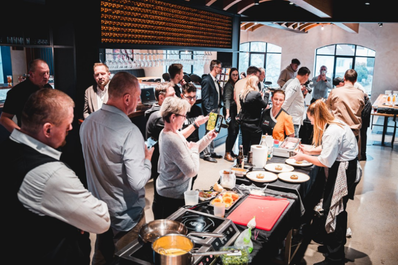 Titul "BernardChef" putuje do Karviné.png Titul "BernardChef" putuje do Karviné