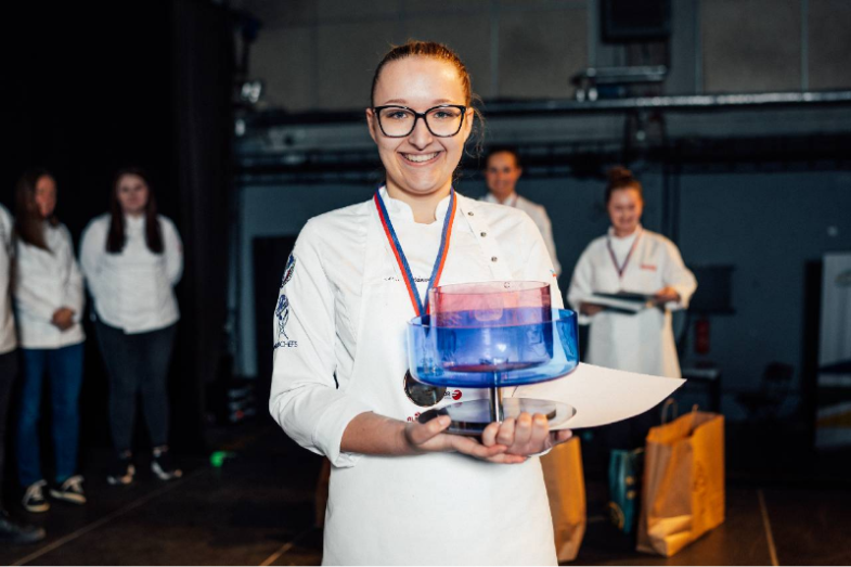 Na Gastro Junior Bidfood Cup bodovaly cukrářky z Roudnice, zdroj: AKC ČR.png Na Gastro Junior Bidfood Cup bodovaly cukrářky z Roudnice, zdroj: AKC ČR